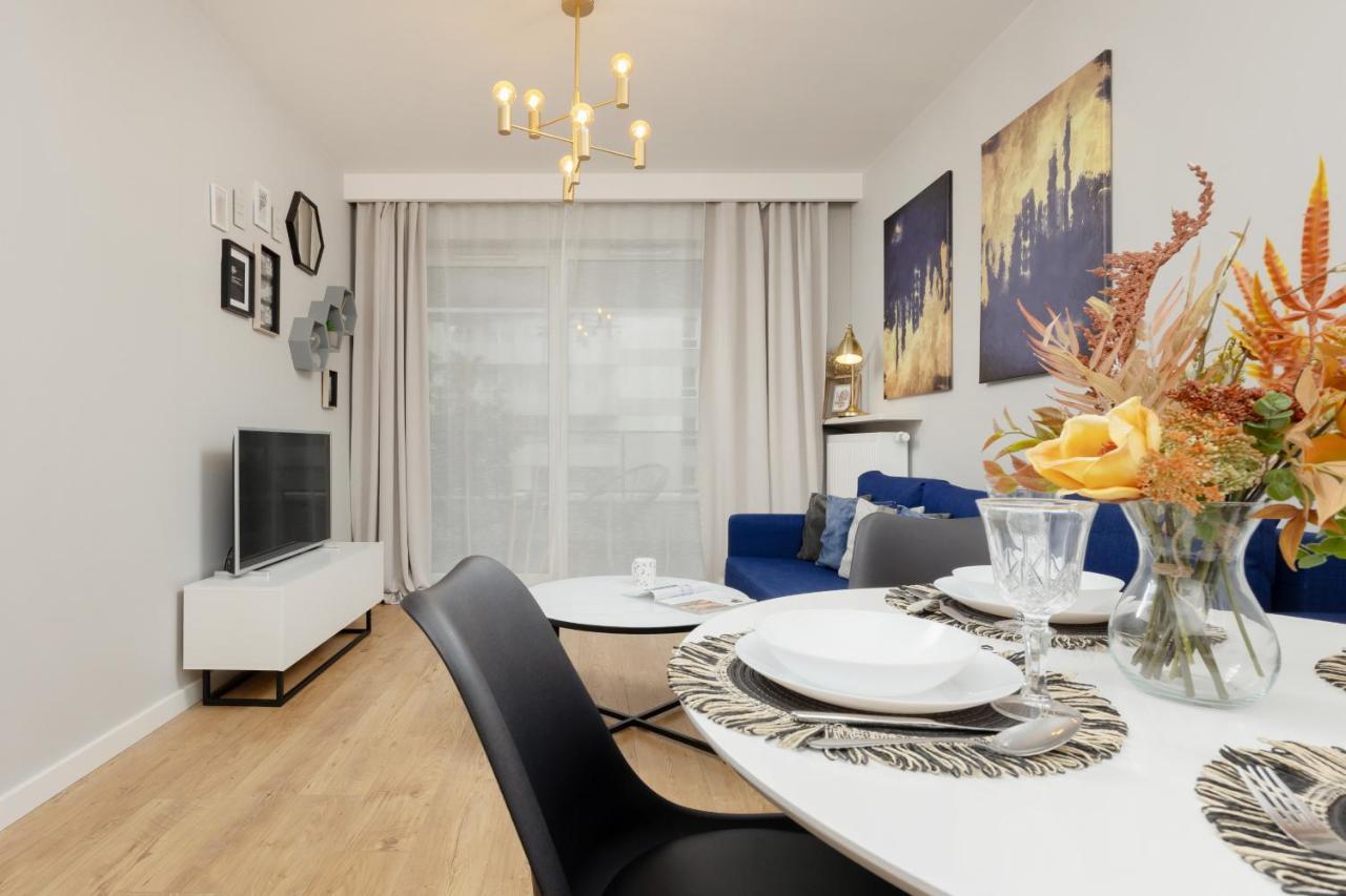 Modern With Balcony Mokotow Business Centre By Renters Apartamento