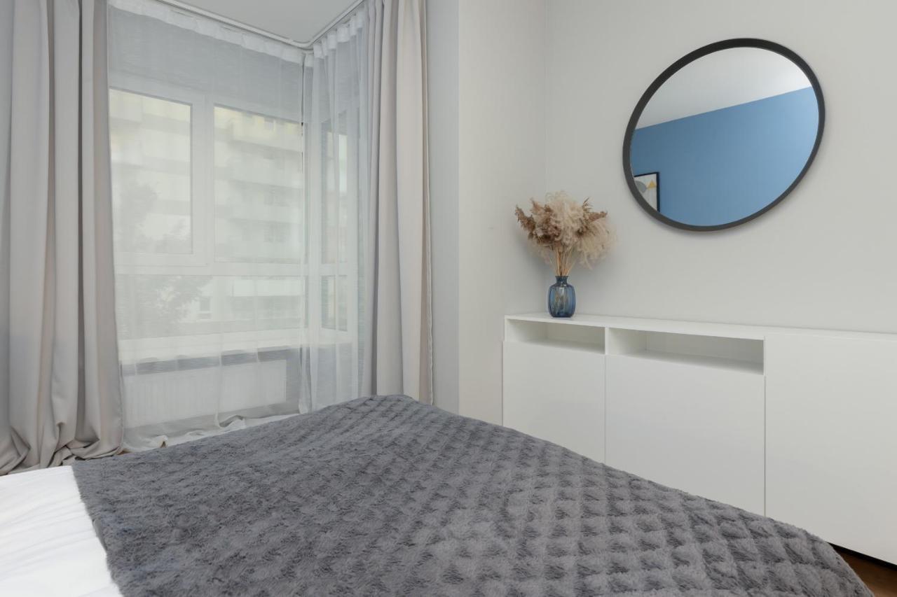 Modern With Balcony Mokotow Business Centre By Renters Apartamento Varsovia
